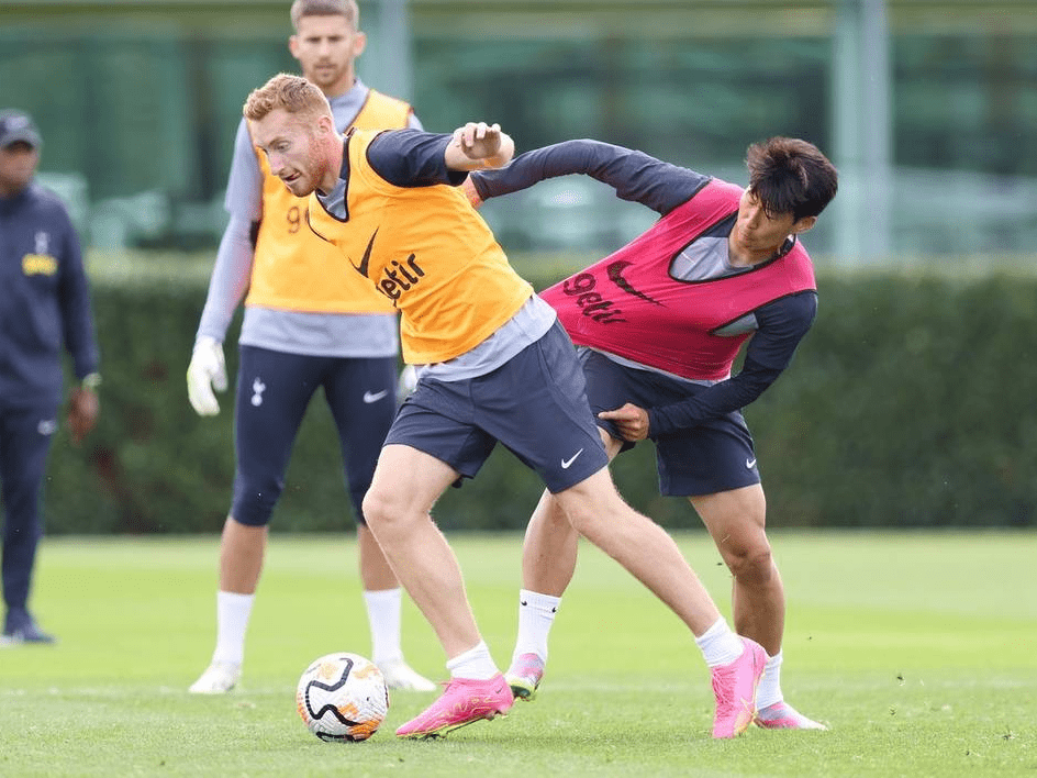 阿莫林：曼联能应对姆伯莫等三星踢非洲杯，谢什科有潜力可挖（阿莫林称曼联无惧姆伯莫等三将征战非洲杯，谢什科潜力有待挖掘）