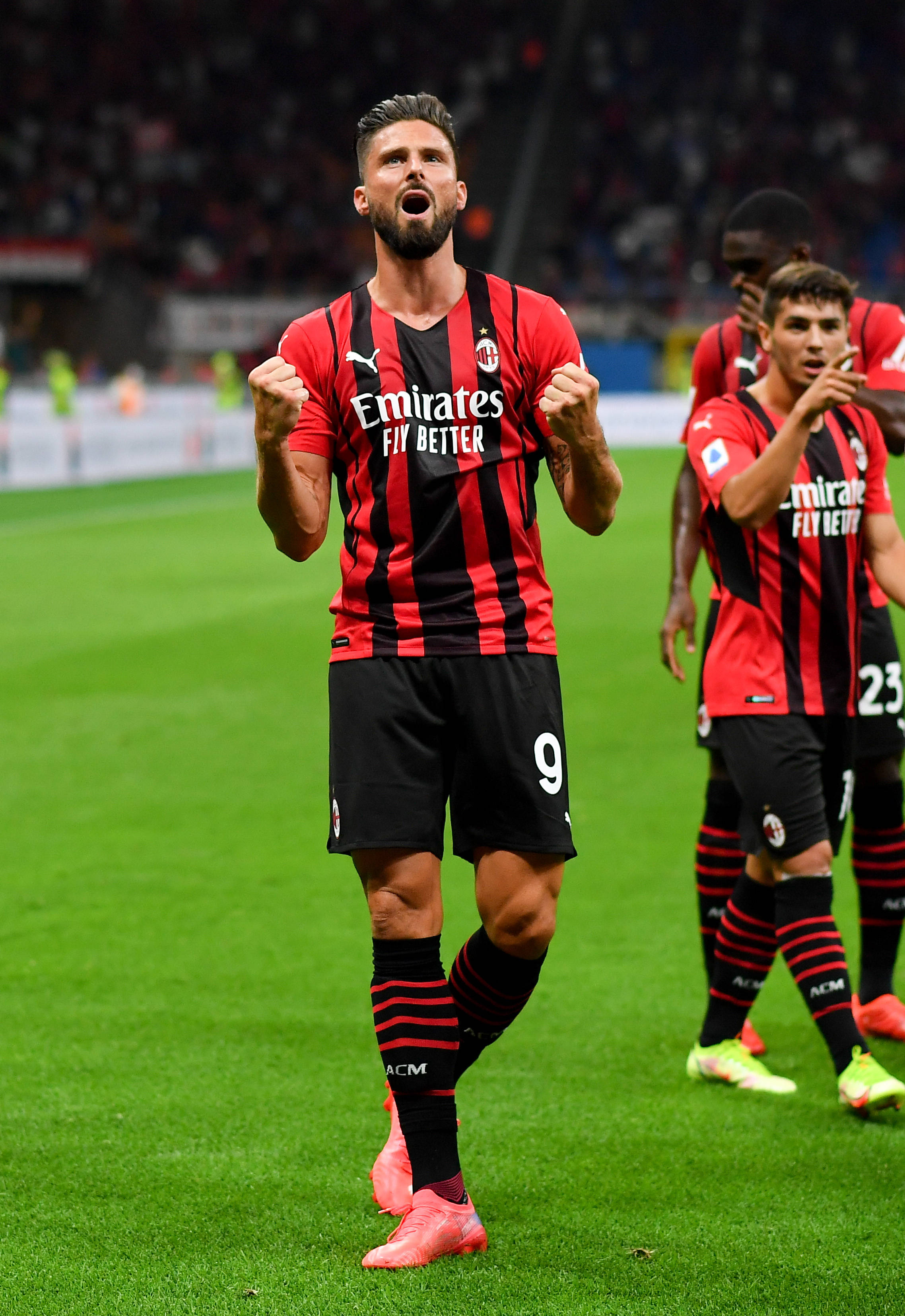 罗马诺：巴萨与多家英超俱乐部正在非洲杯考察埃永（罗马诺称：巴萨与多支英超球队在非洲杯现场考察埃永）