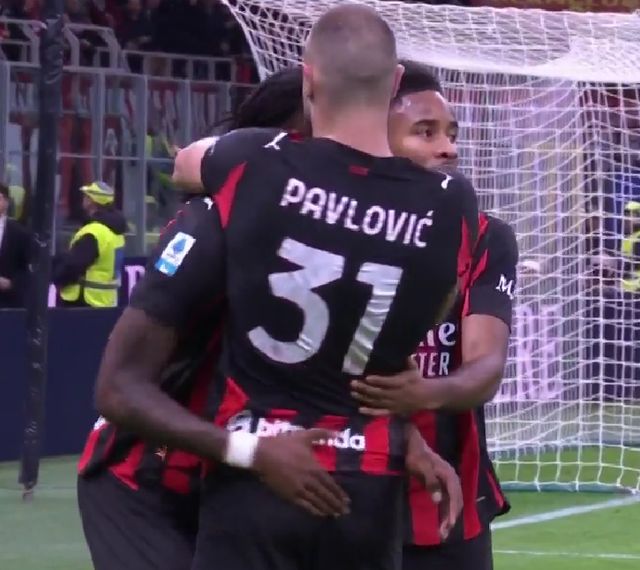 队史独一档！怀特生涯6次单场6三分+3帽，其他人合计3次