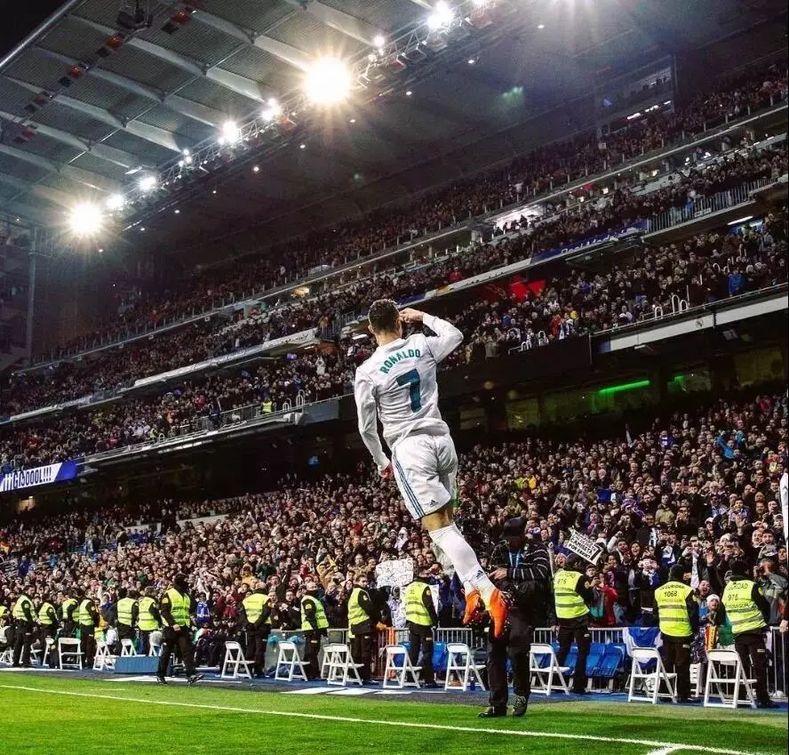 追平切尔西升英超第6！B费2射1传一战造2大神迹，曼联4-1复仇狼队（曼联4-1复仇狼队，B费梅开二度并送助攻缔造两大纪录，红魔追平切尔西升至英超第六）