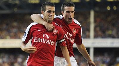 消息人士称，利物浦已开启谈判，有意以5000万英镑签下德甲顶级球员之一。（据知情人士透露，利物浦已展开磋商，计划以5000万英镑引进一位德甲顶尖球星。）