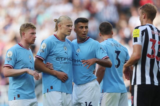 拉波尔塔：已与欧足联协商在诺坎普踢欧冠，对获准持乐观态度（拉波尔塔：已与欧足联沟通在诺坎普进行欧冠，审批前景乐观）