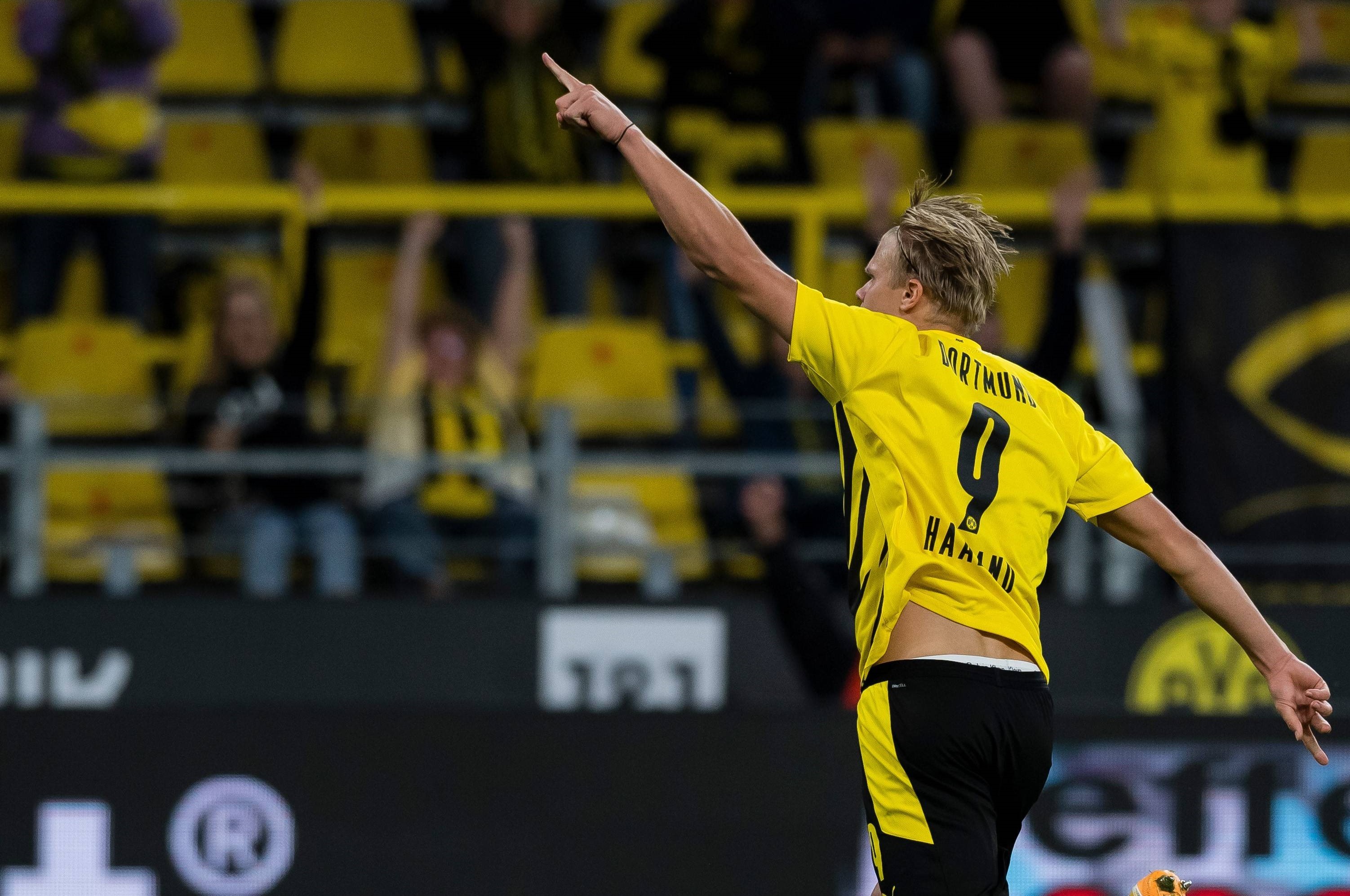 足球中超后卫世界级解围登上热搜（中超后卫上演世界级解围冲上热搜）