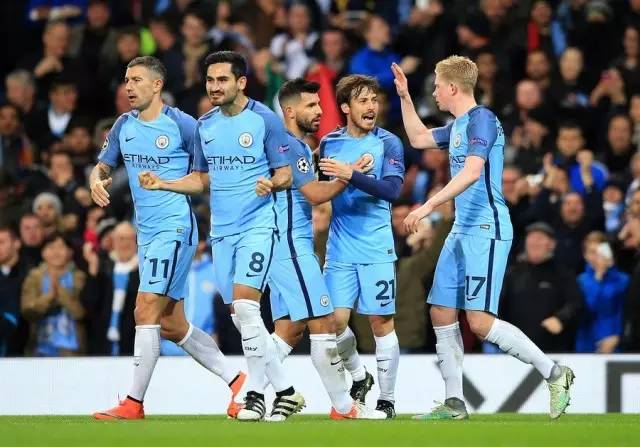 西甲半场：格拉数次抢点造险，瓦伦西亚暂0-0莱万特（西甲半场战报：格拉多次抢点制造威胁，瓦伦西亚与莱万特暂互交白卷）