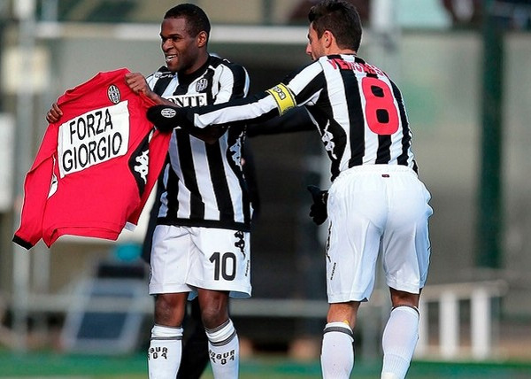 官方：大阪樱花与主帅帕帕斯续约至26／27赛季结束