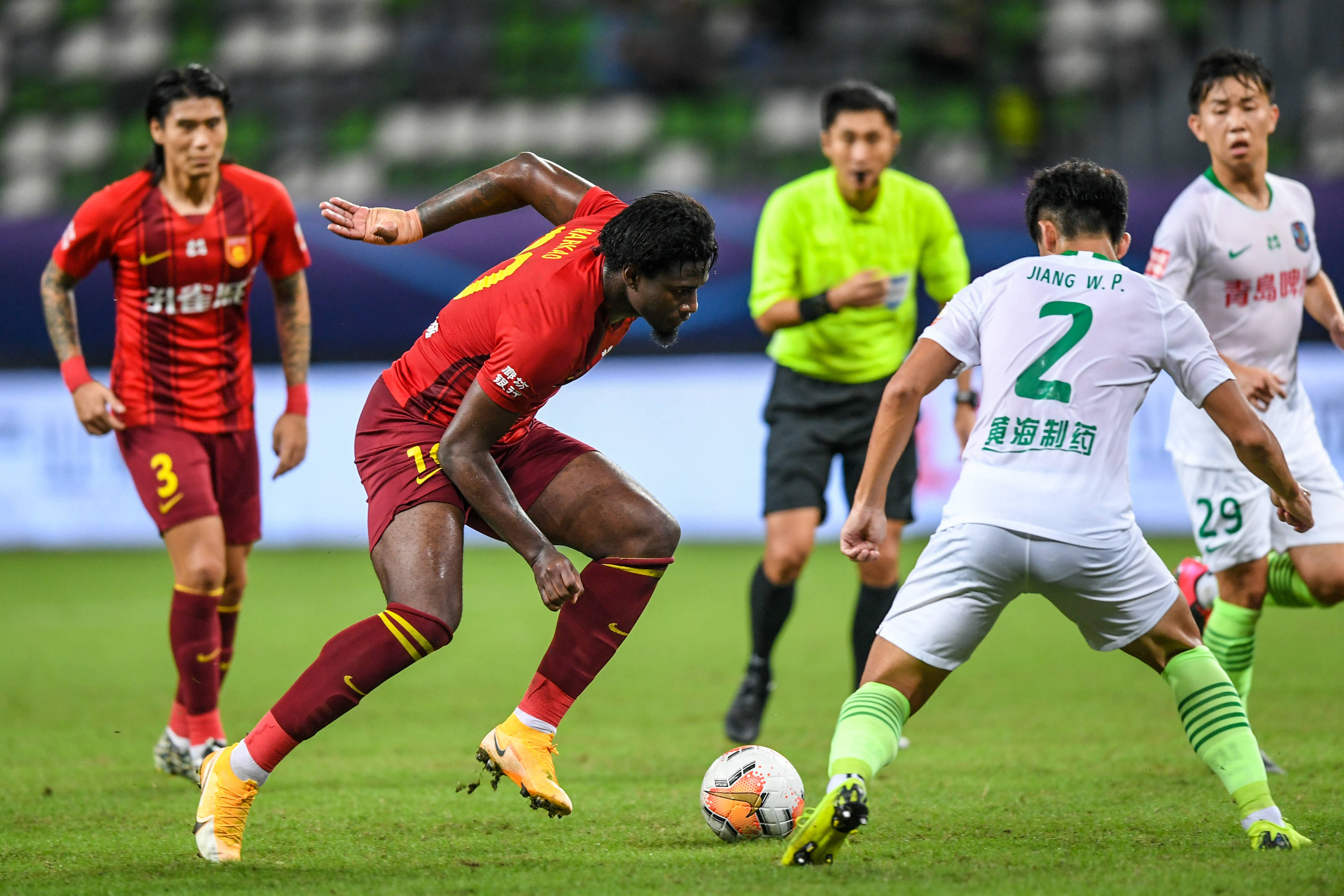 泰州主帅谈苏超夺冠：我们做得还不错，球员心理承受能力很强